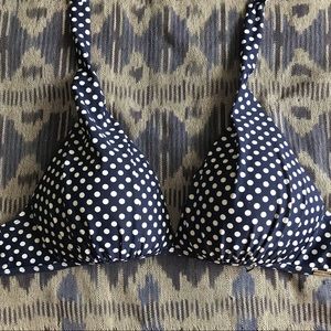 3/20$ Polka dot navy and white Quintsoul bikini top